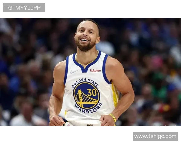 库里荣获月度最佳球员,实至名归 库里荣获月度最佳球员,实至名归