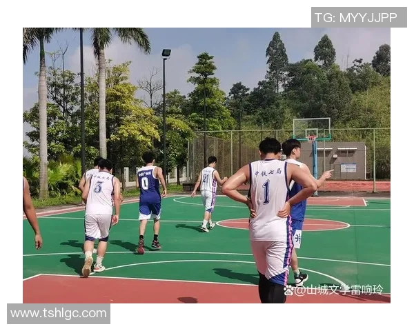 篮球场上的细节之争:八卦与小动作引发激烈热议 篮球场上的细节之争:八卦与小动作引发激烈热议